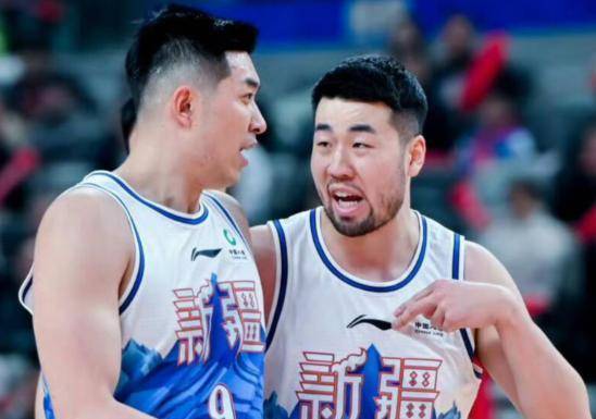 开云体育网页版登录入口-包含游泳友谊赛焦点战：岭东麒麟队翻盘岭南旋风队，外线火力全开。韧性与执行并存的词条